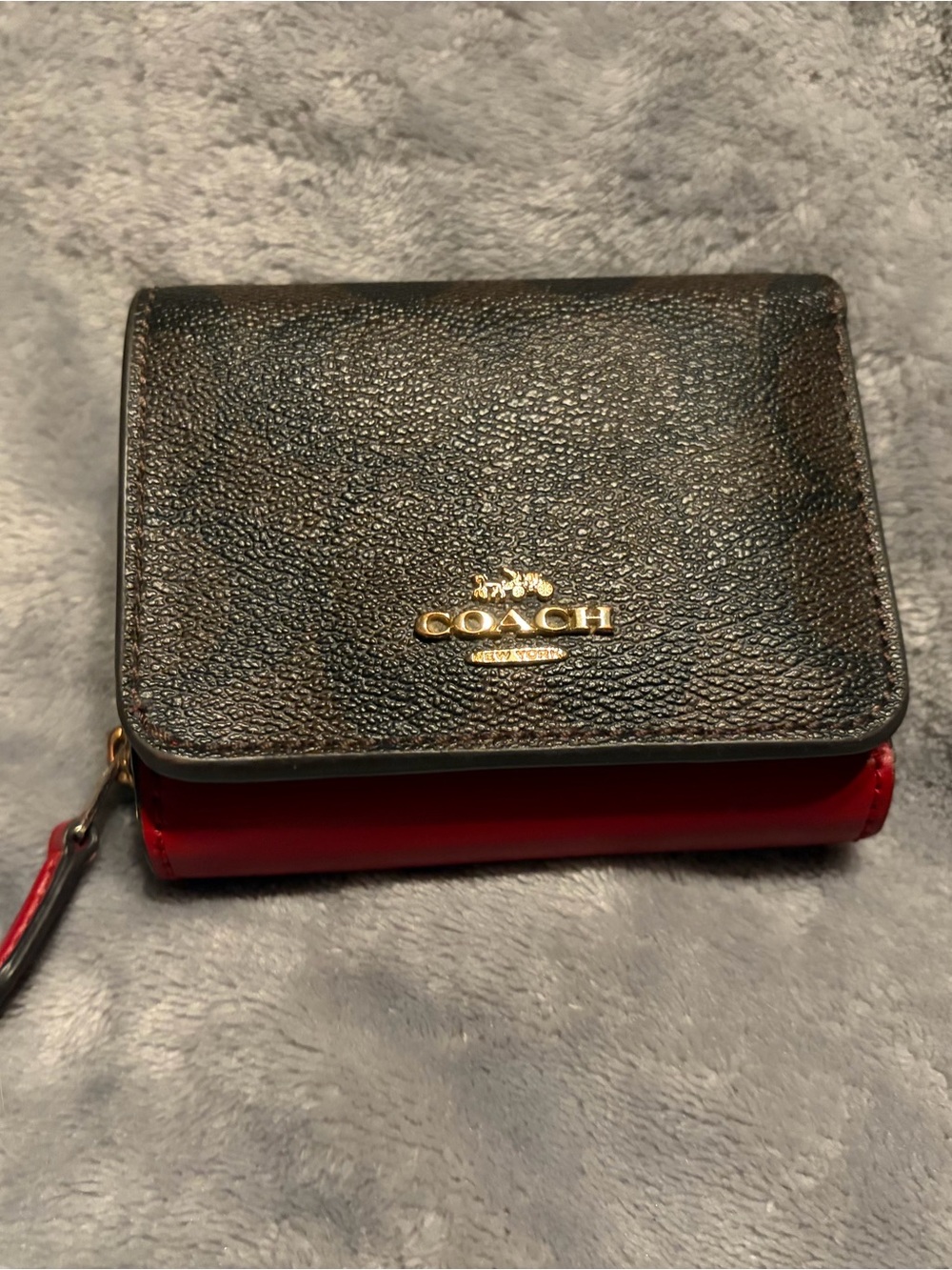 Coach Small Zip Around Compact Trifold Wallet Black Pebbled Leather Red Interior